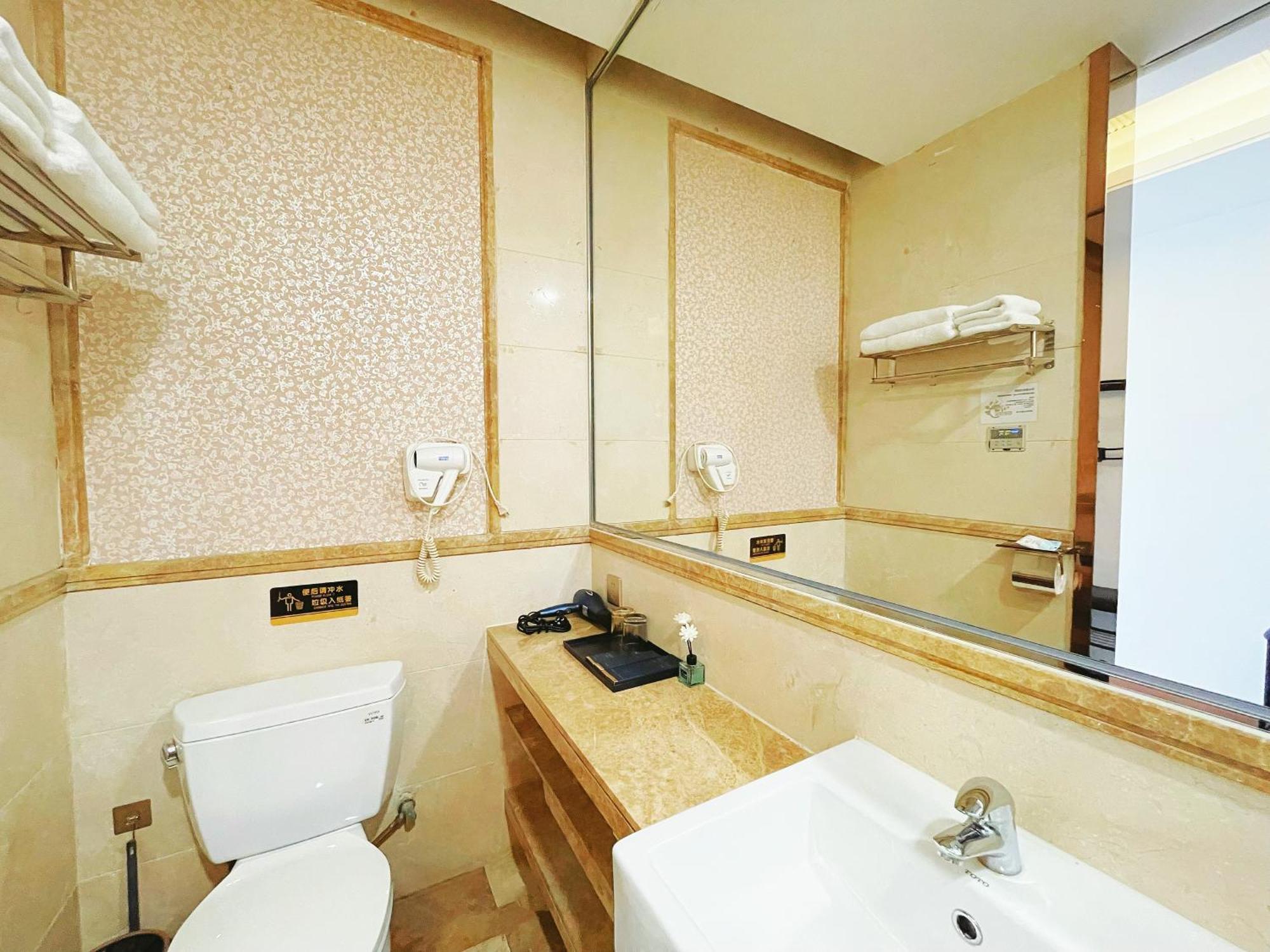 Ht Legend Hotel Changgang Metro Station Exit F -Direct To Canton Fair Exteriér fotografie